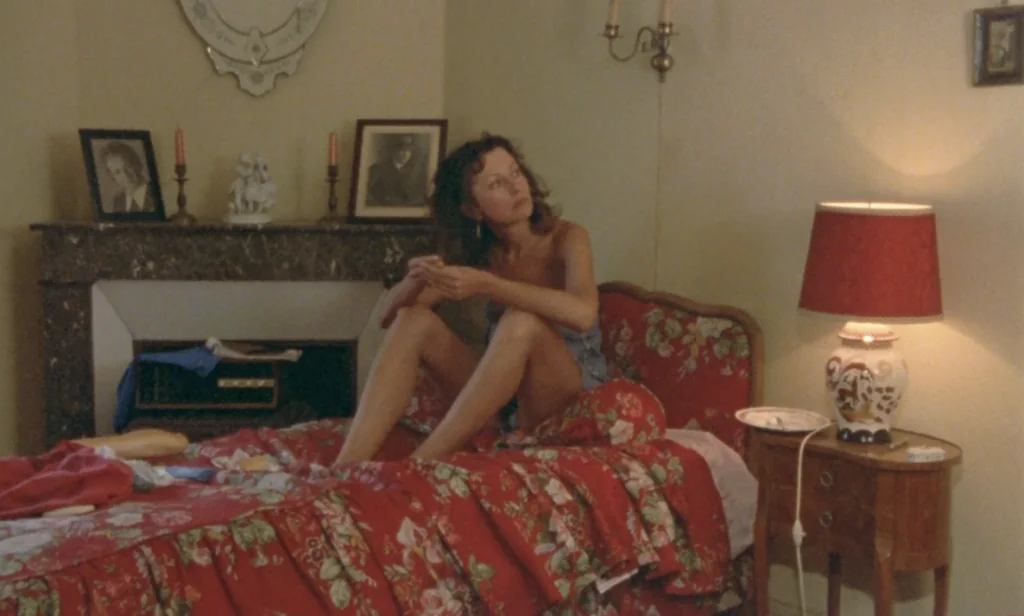 Marie Rivière md5-d5aeef3989ebd4fa8d4866889bf5bd65Delphinemd5-3a6efa4fd8cc4e4b8ad250e78bd2f86a in The Green Ray